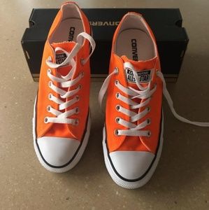 Converse Tennis Shoes